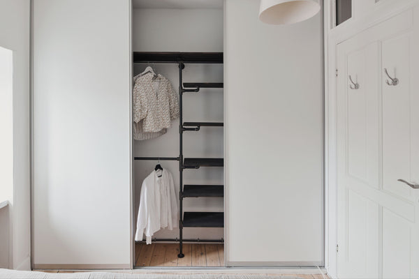 Åben garderobe vs. garderobeskab – hvad skal du vælge?