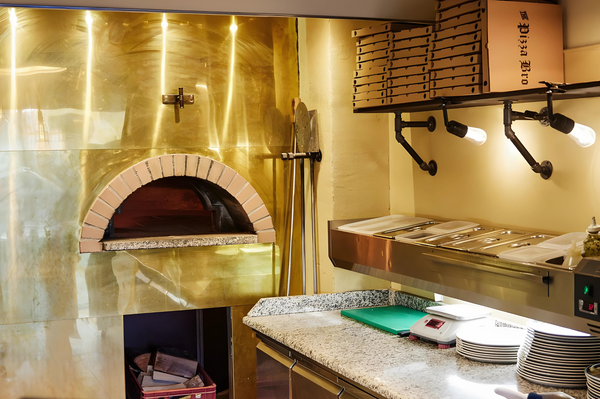 Skræddersyet restaurationsindretning af Rackbuddy for Pizza Bro Frederiksberg