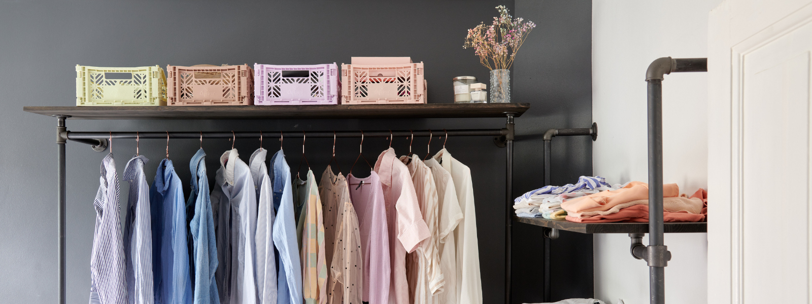 Garderobe med hæng + hylder